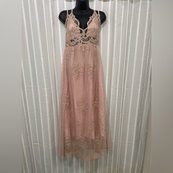 Elegant Lace Pink Blush V Neck Maxi Dress by Umgee Size 6 NWT - Picture 1 of 16